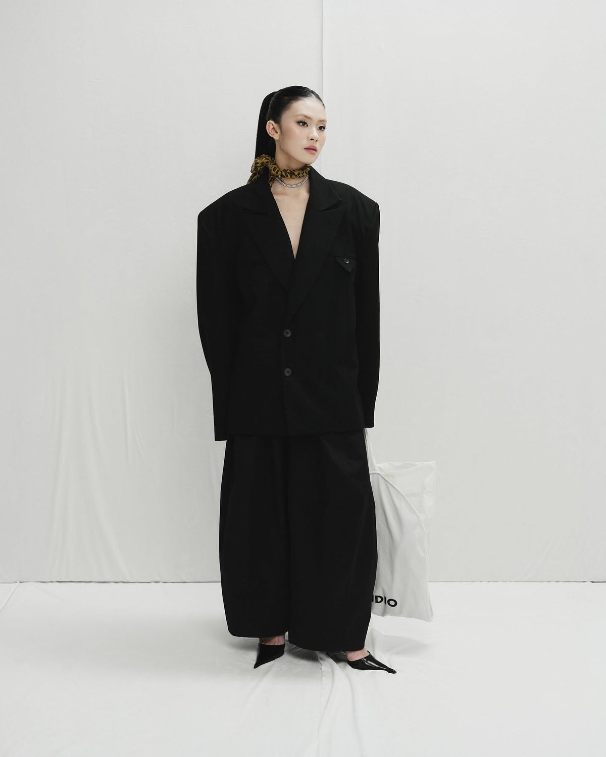 BLACK WIDESACK TROUSERS