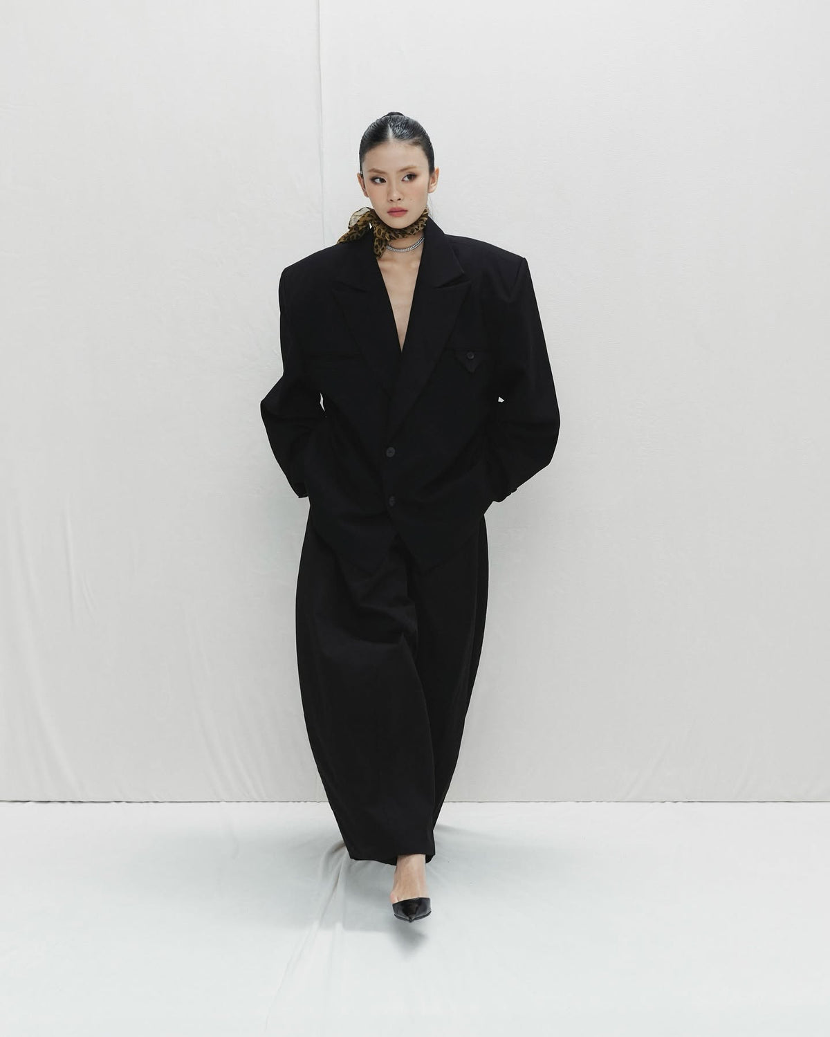 BLACK WIDESACK TROUSERS