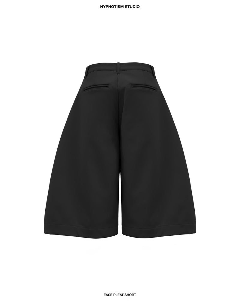 BLACK EASE PLEAT SHORTS