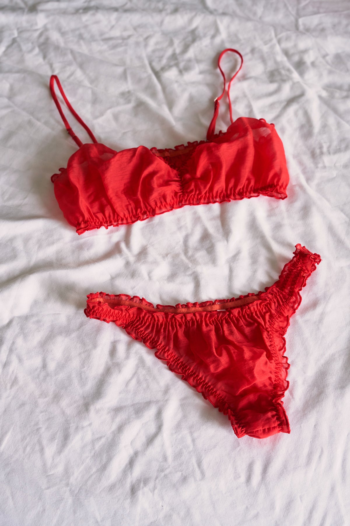 TENDER LINGERIE SET - RED THONG
