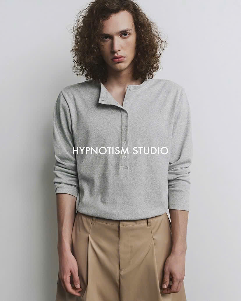 GRAY RIBBED HENLEY TOP