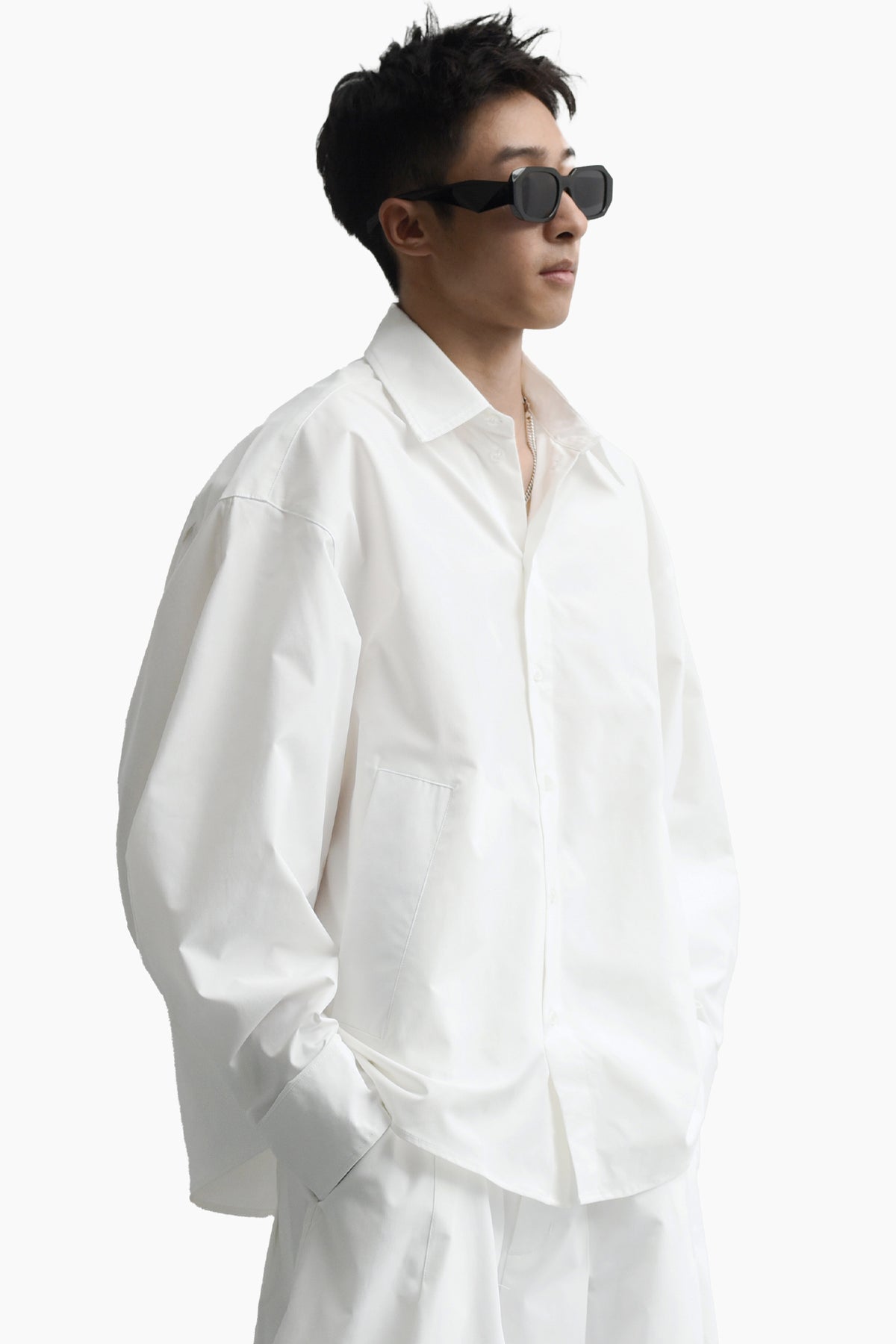WHITE CURVY SLEEVES SHIRT