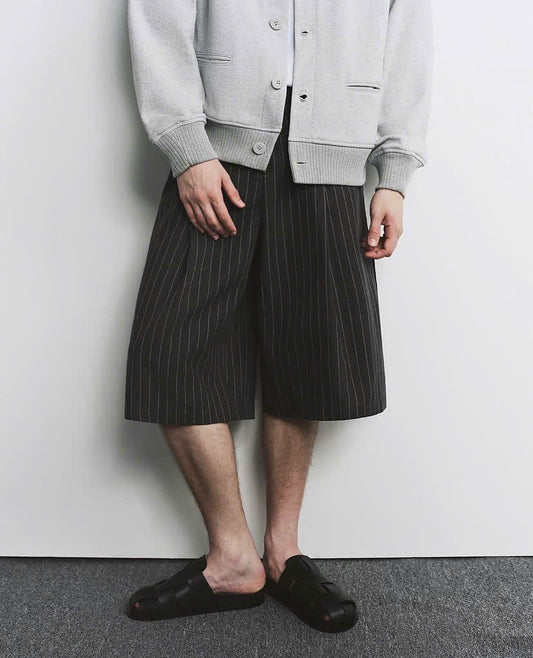 GRAY STRIPED BAGGY SHORTS