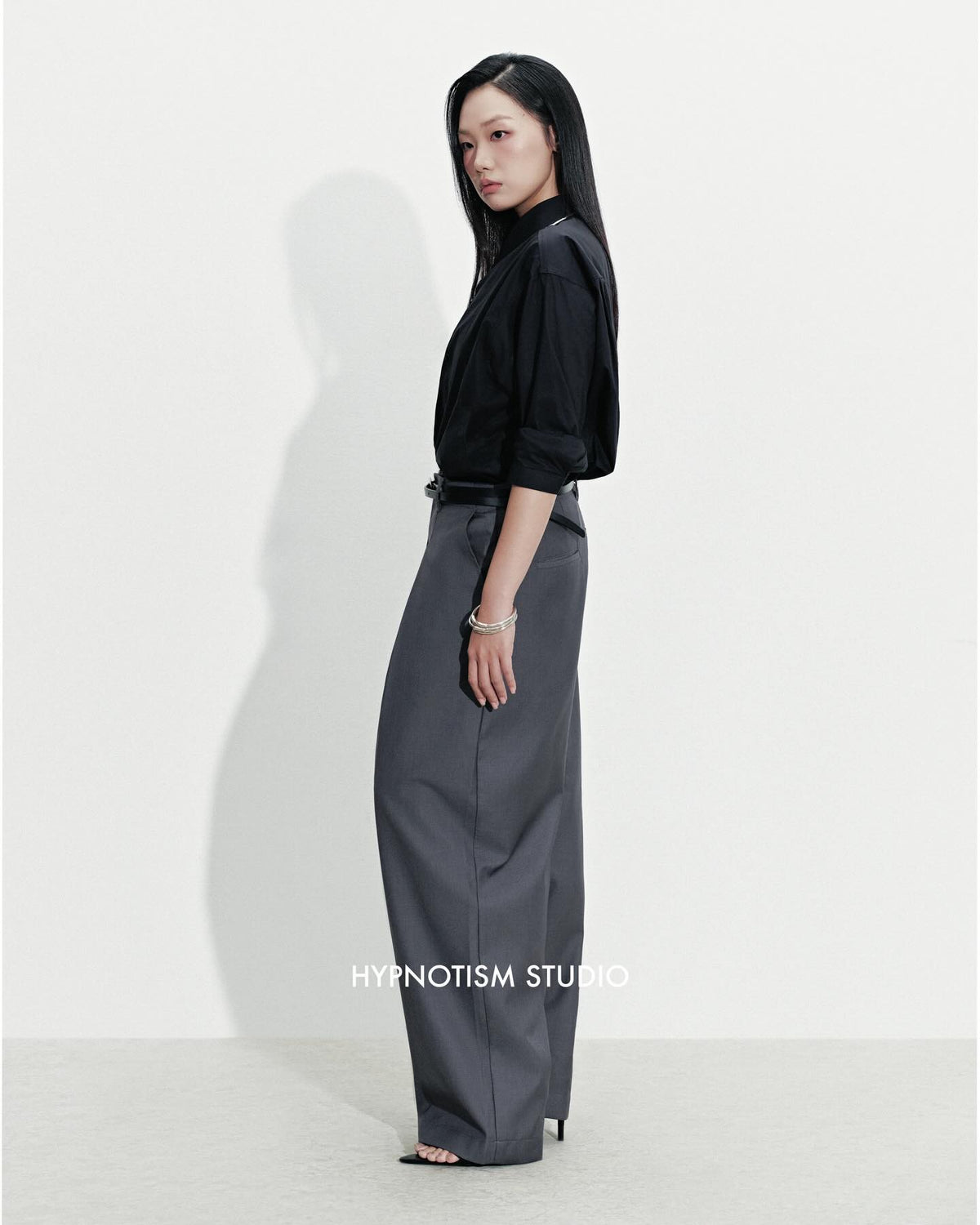 GREY RELAXED PLEATED TROUSERS