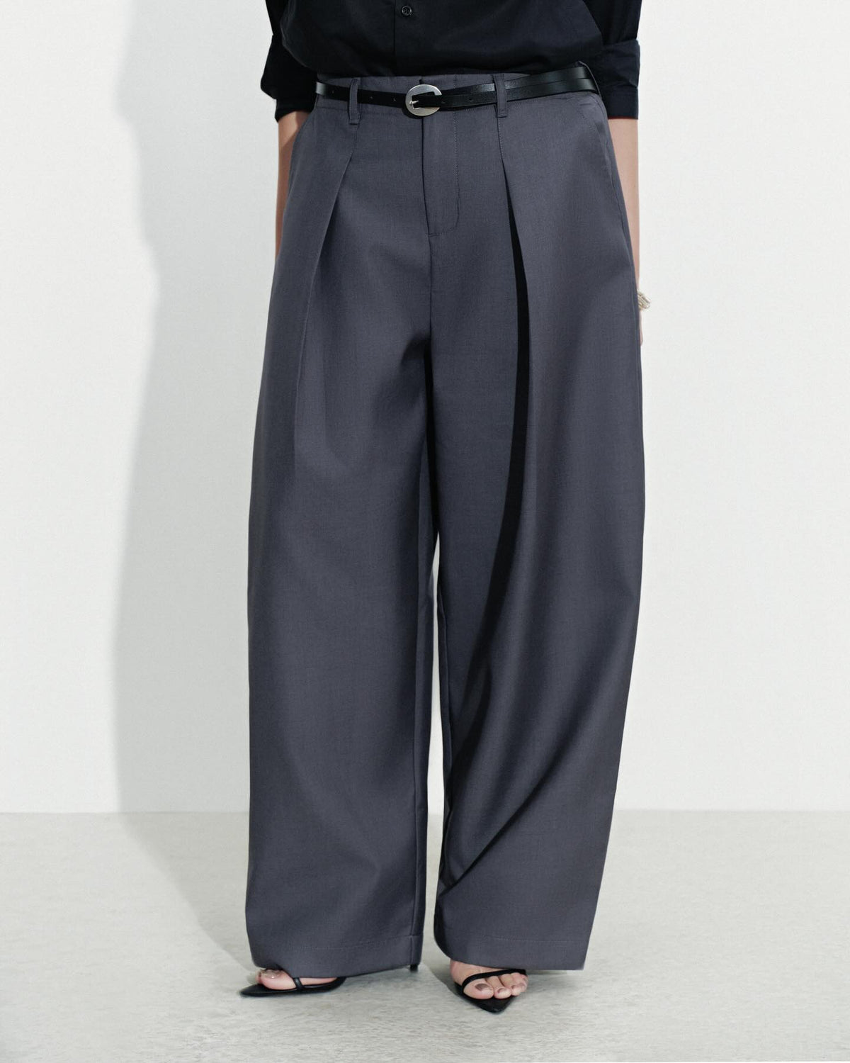 GREY RELAXED PLEATED TROUSERS