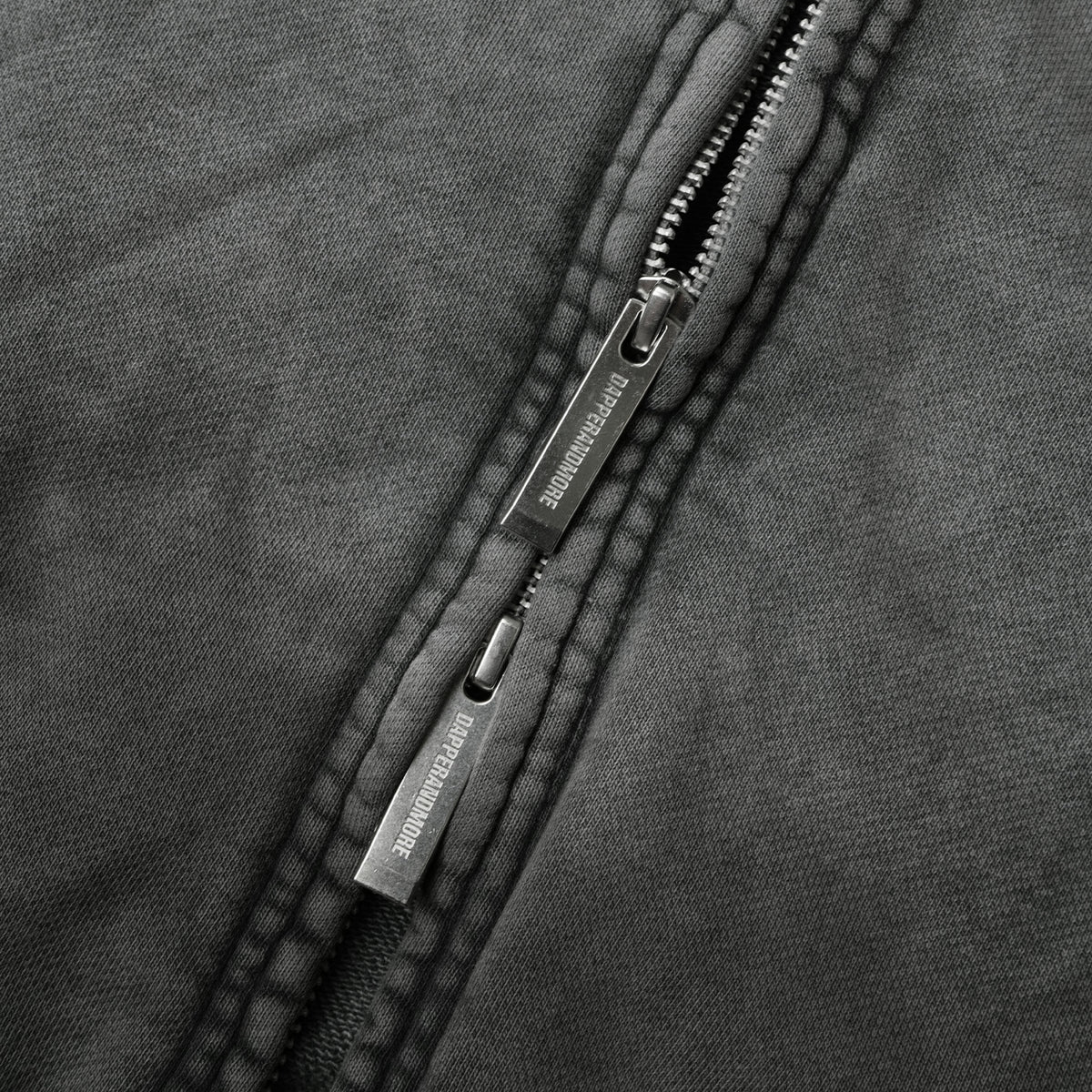 GARMENT-DYED HOODIE/ DARK GREY