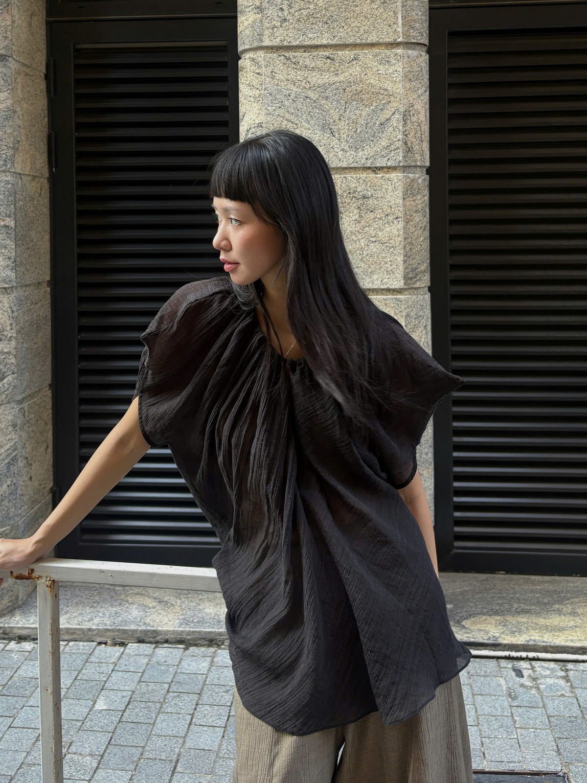 BLACK "CON SONG" BLOUSE