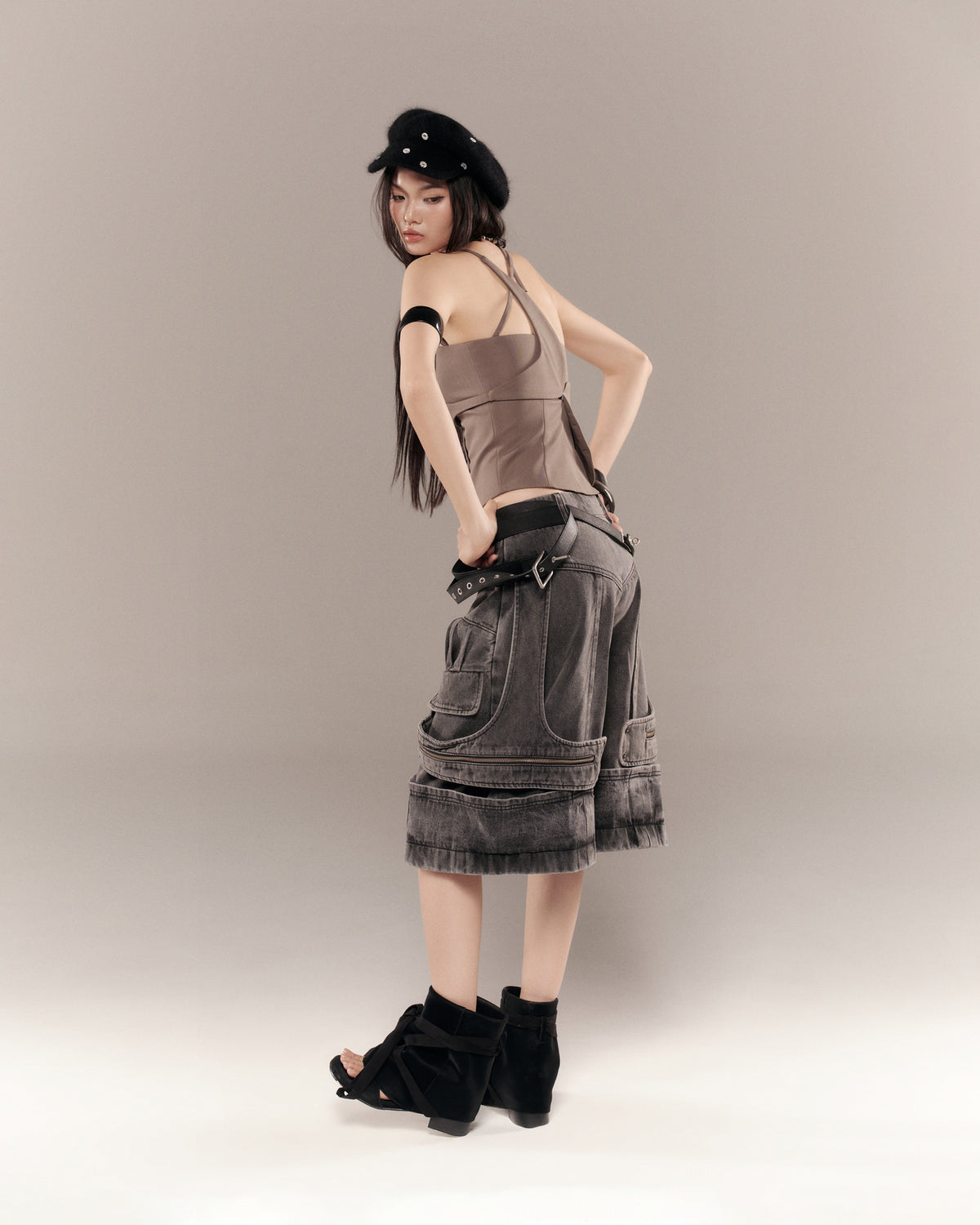 GASMIRA SHORTS (GREY WASH)