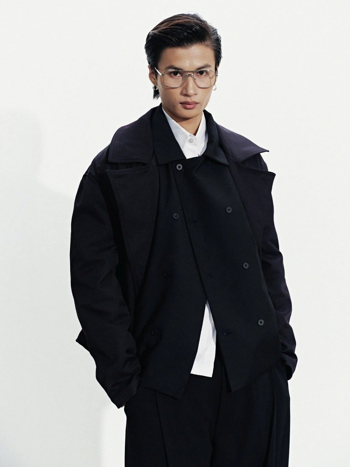BLACK EASE CREST JACKET