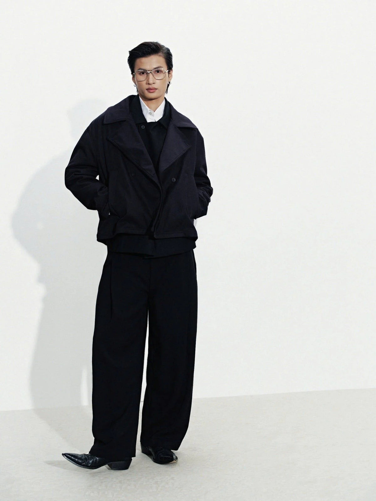 BLACK EASE CREST JACKET