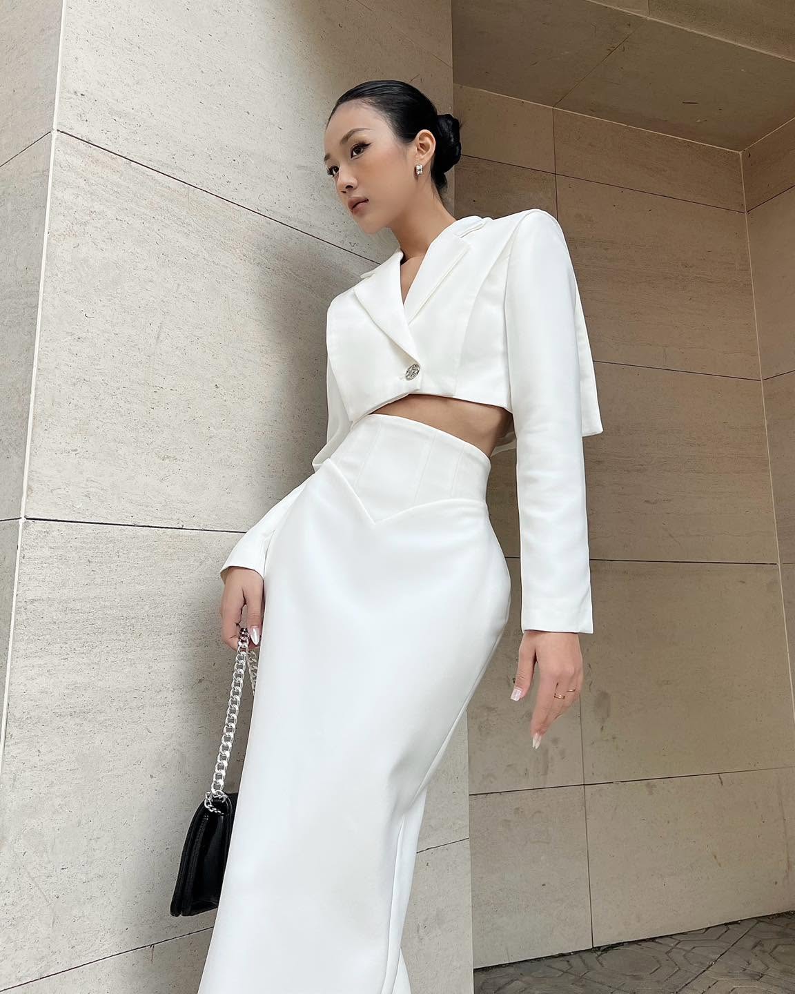 WHITE CROPPED BLAZER