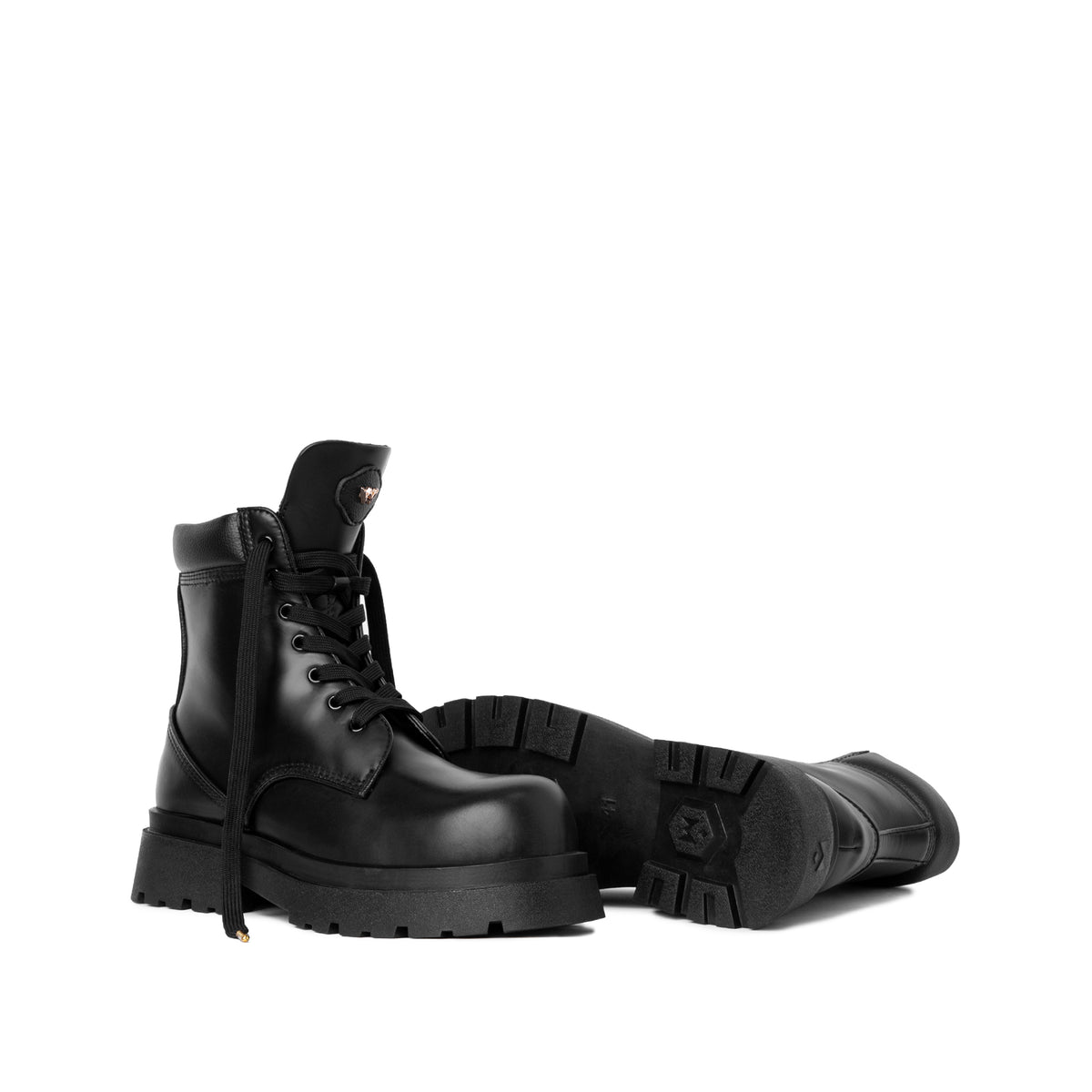 the-gigantic-wolf-black-combat-boot thewolf astoud