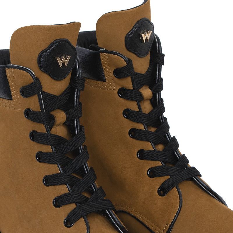 the-gigantic-wolf-tobacco-combat-boot thewolf astoud