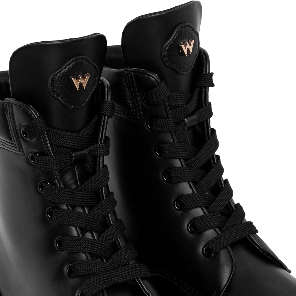 the-gigantic-wolf-black-combat-boot thewolf astoud
