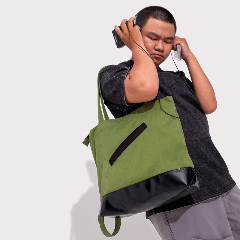 strap-3-tote-caliiste-green jump out astoud