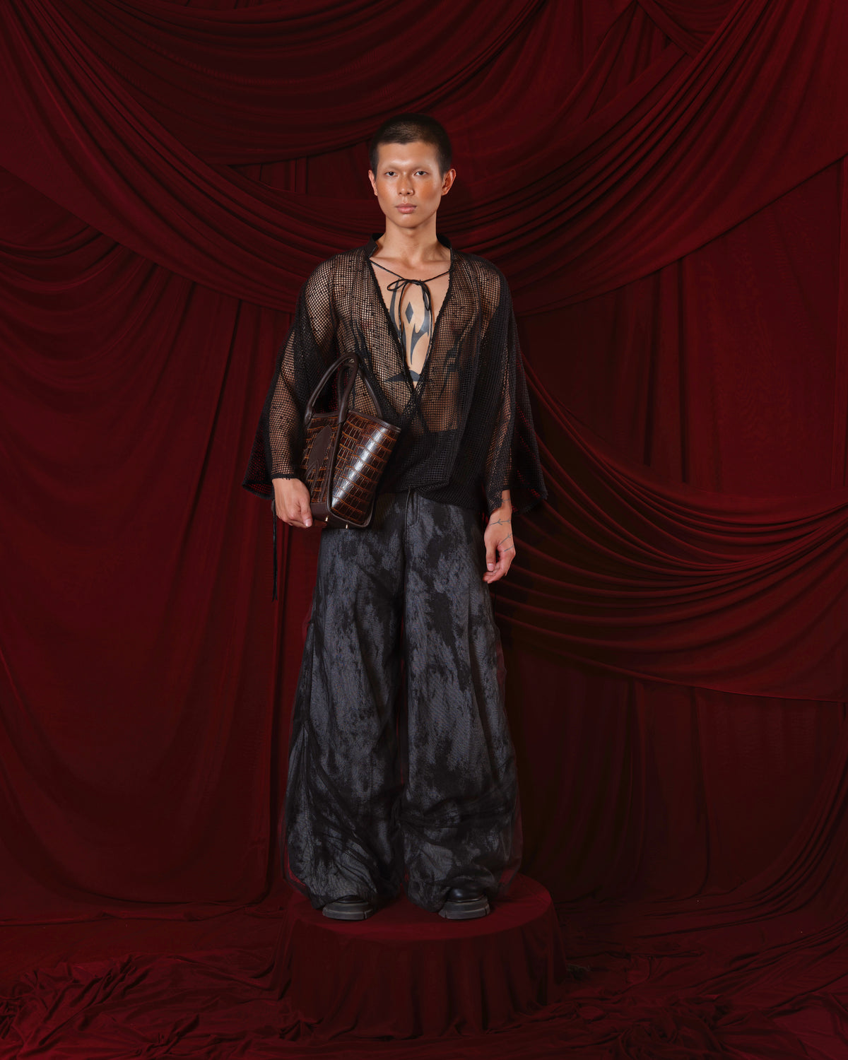 black-hoa-tinh-mesh-shirt an heritage astoud