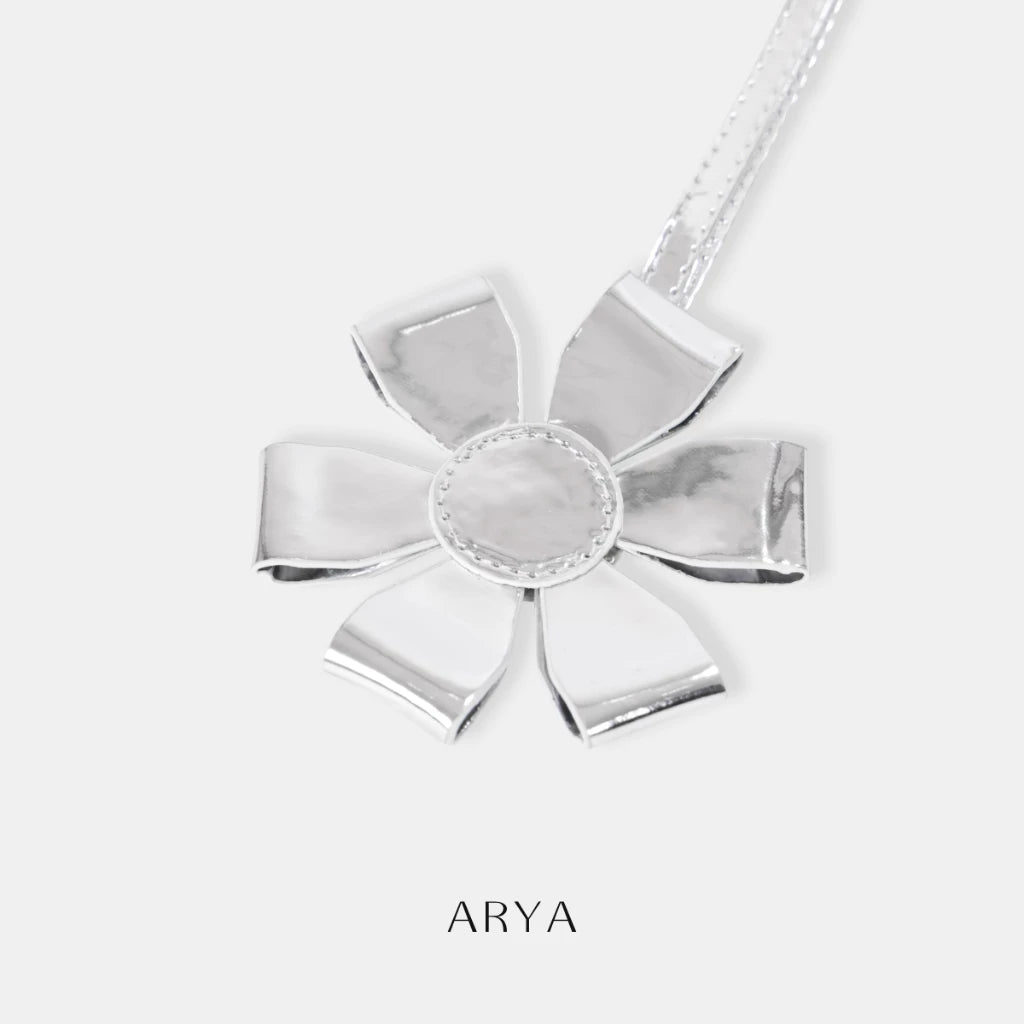 METALIC FLORAL CHARM