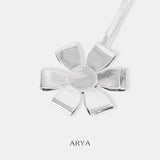 METALIC FLORAL CHARM