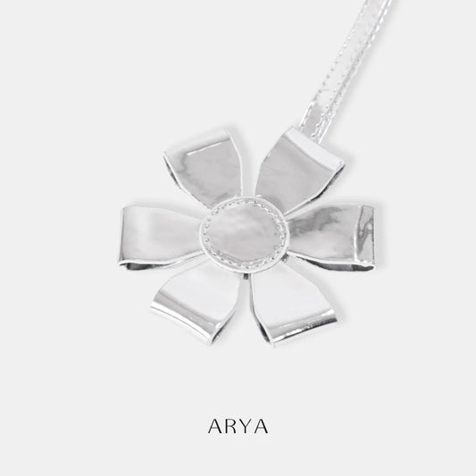 METALIC FLORAL CHARM