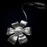 METALIC FLORAL CHARM