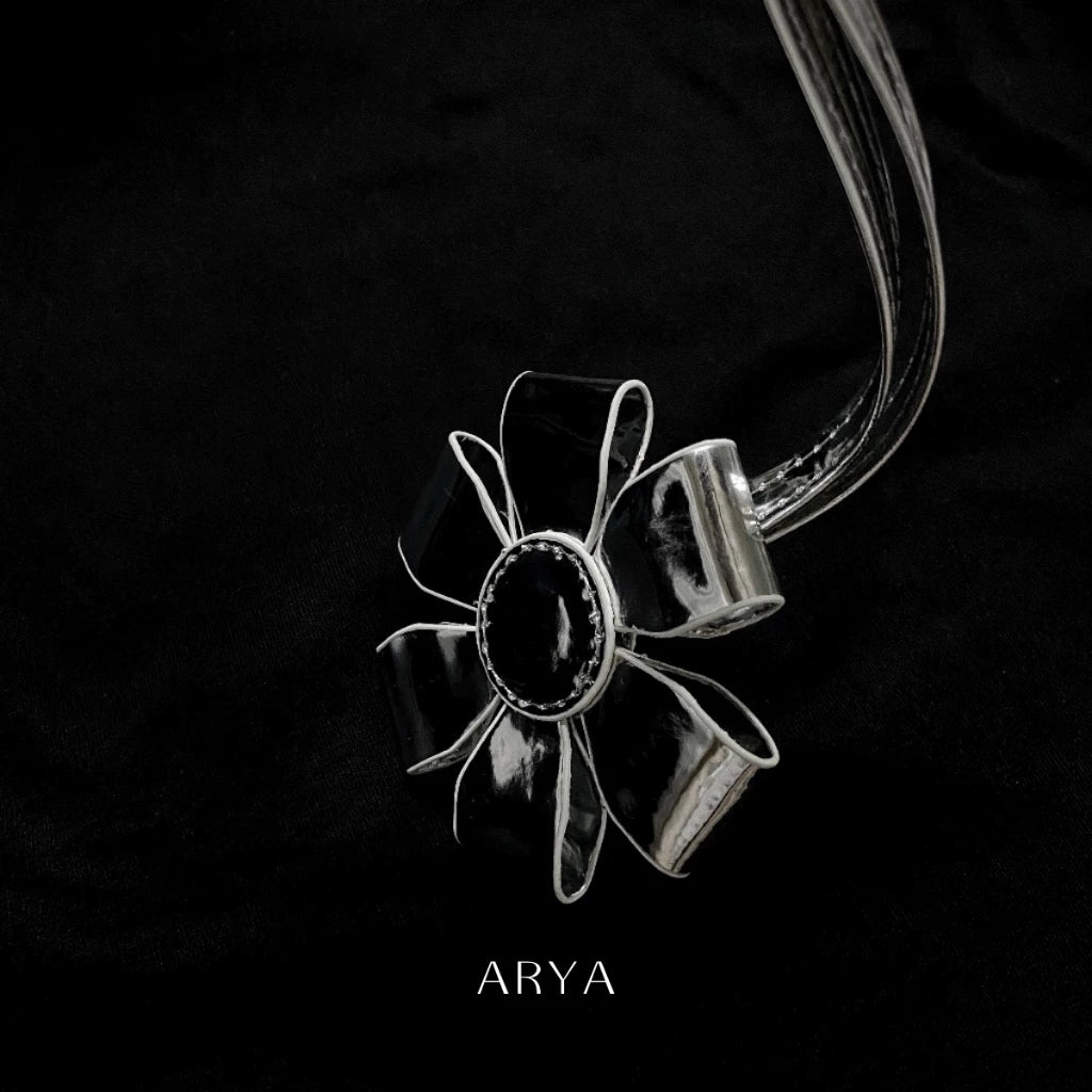 METALIC FLORAL CHARM
