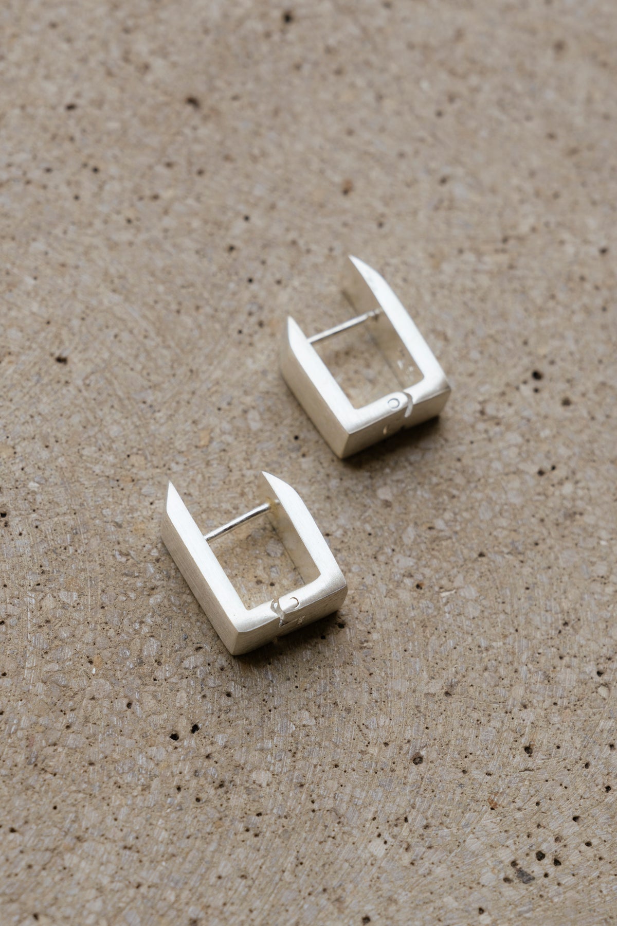 thang-tram-earrings profilemomo astoud