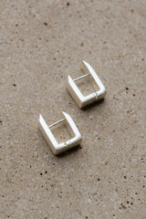 thang-tram-earrings profilemomo astoud