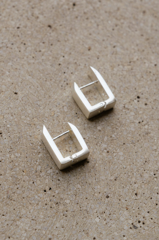 thang-tram-earrings profilemomo astoud