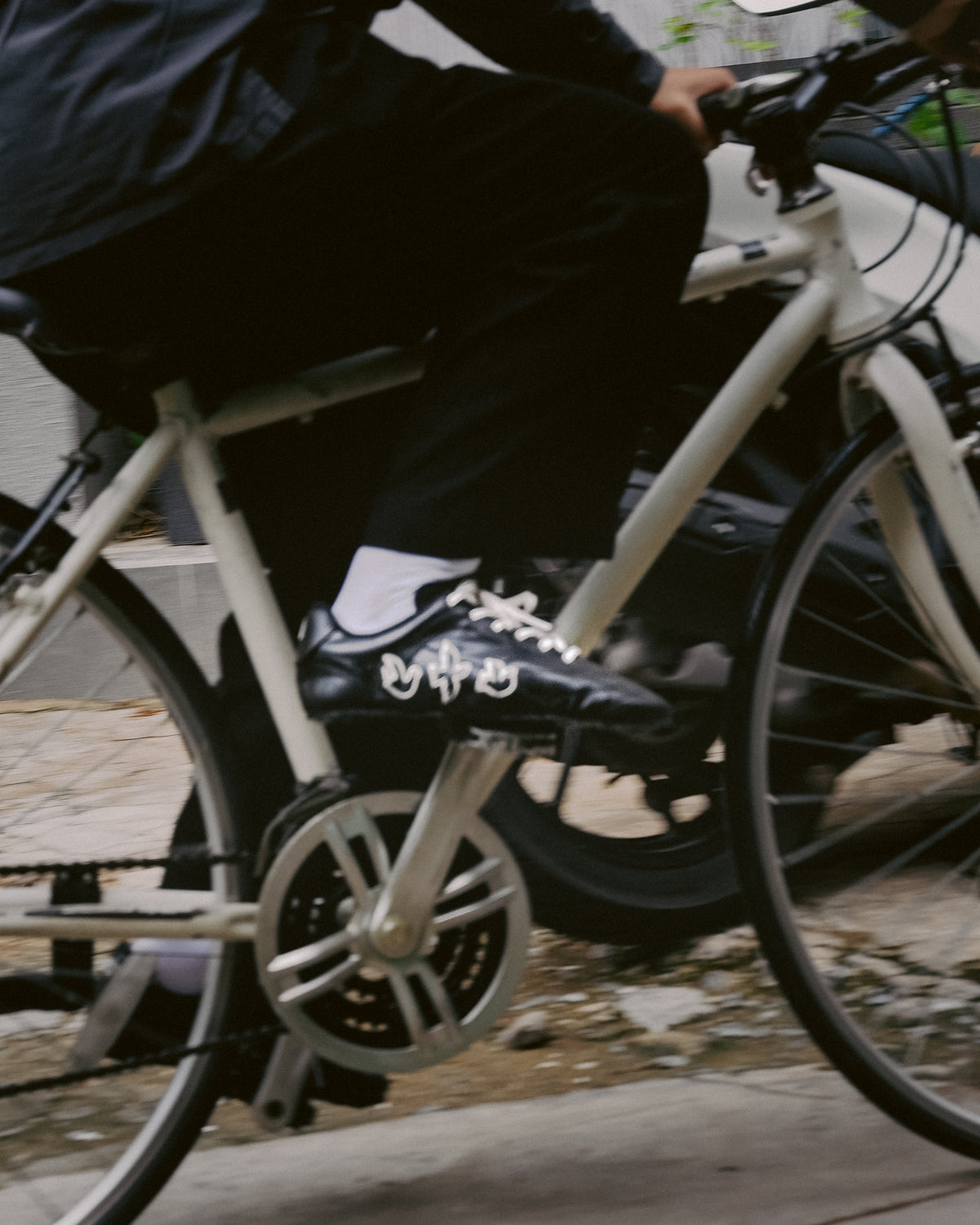 mot-nha-sneakers soulvenir astoud