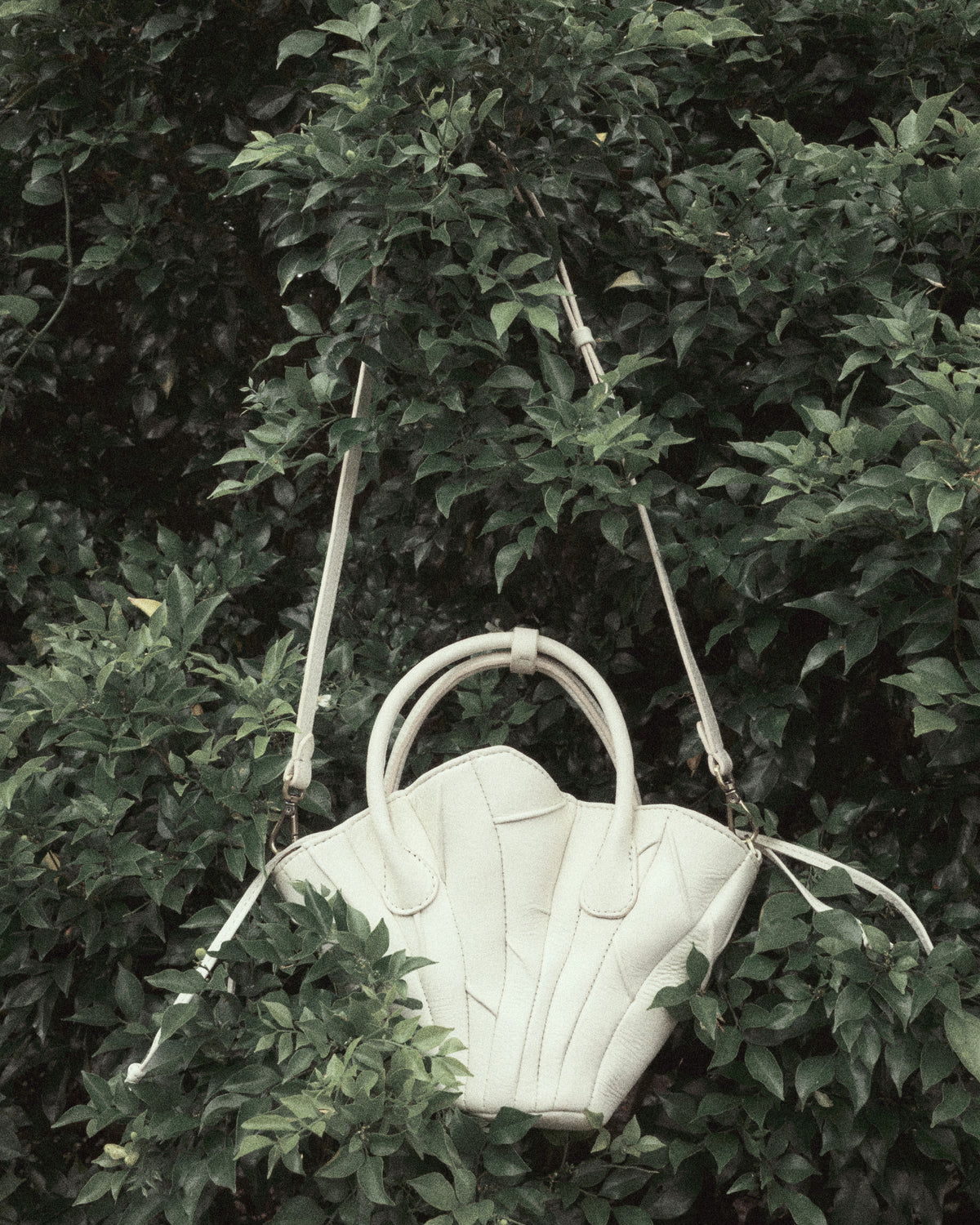 WHITE DRIED LOTUS LEAVES LEATHER BAG - PM