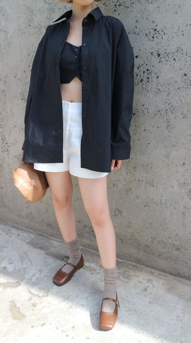 daphne-short-white astoud ain