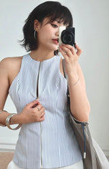 WHITE ZIPPED TOP