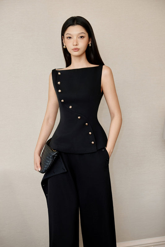 BLACK ECCENTRIC BUTTONS TOP