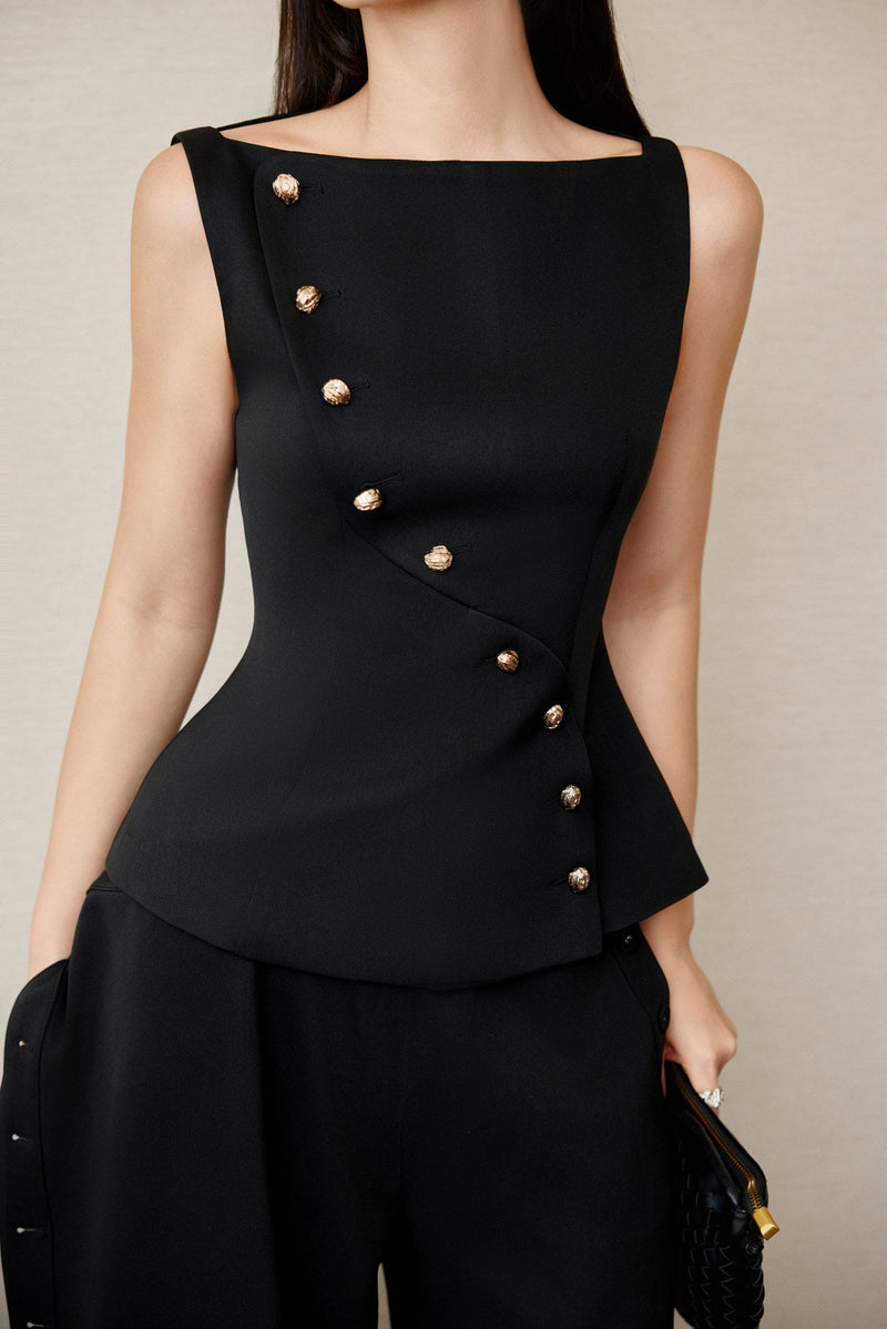 BLACK ECCENTRIC BUTTONS TOP
