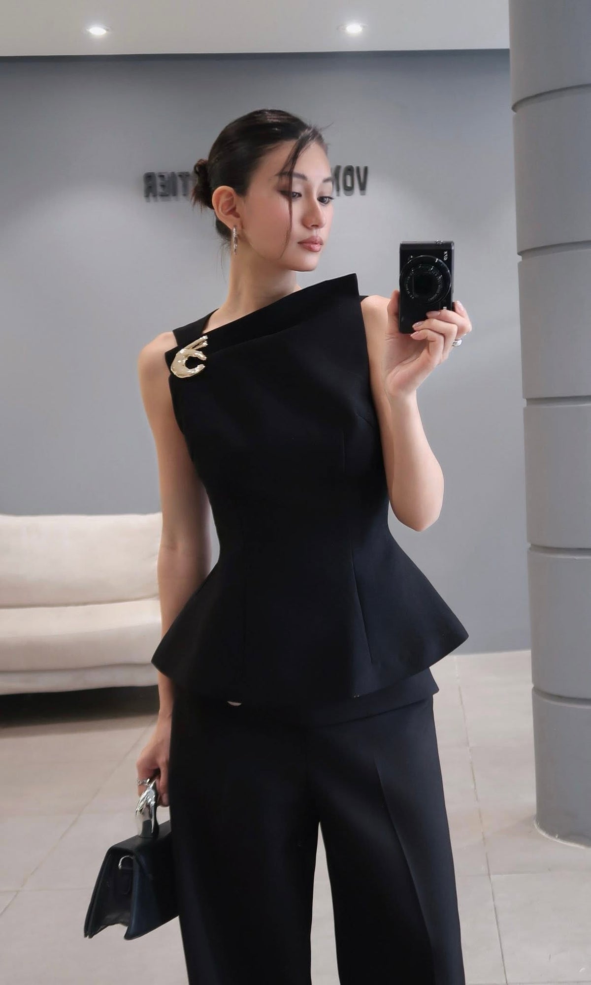 BROOCH PEPLUM TOP