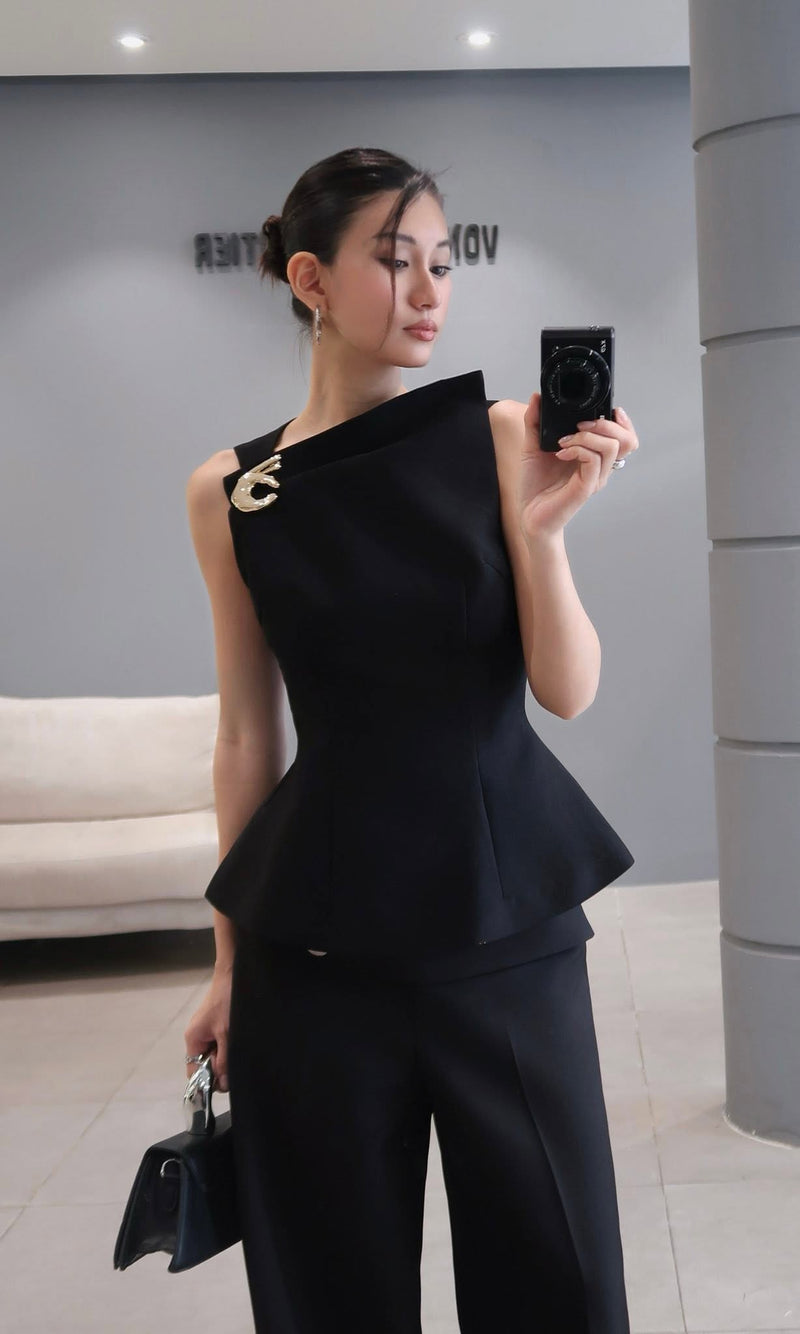 BROOCH PEPLUM TOP