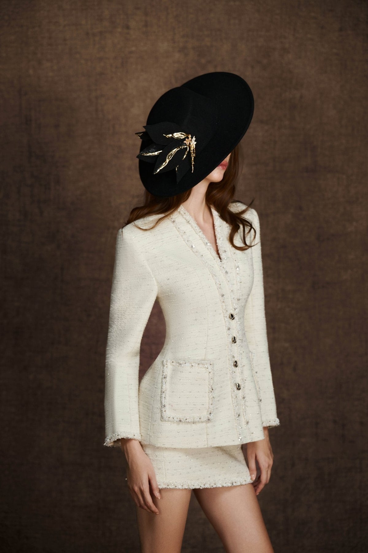 WHITE EMBROIDERED V-NECK JACKET