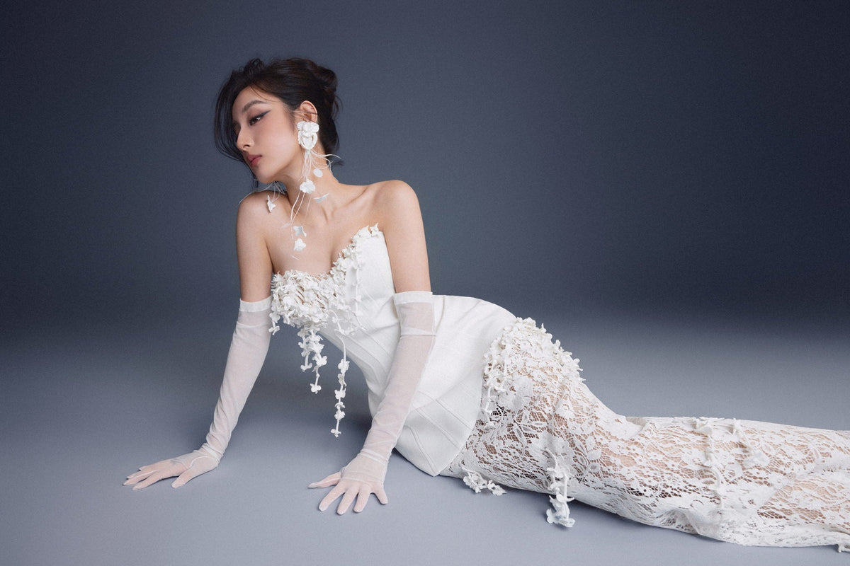 BOUQUET CORSET LACE DRESS