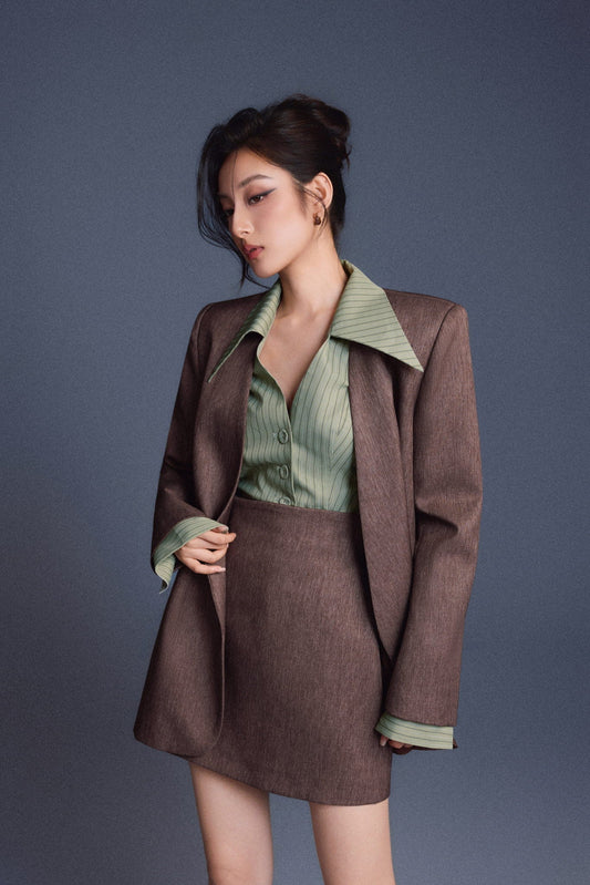 TAILORED CINCHED SHIRT