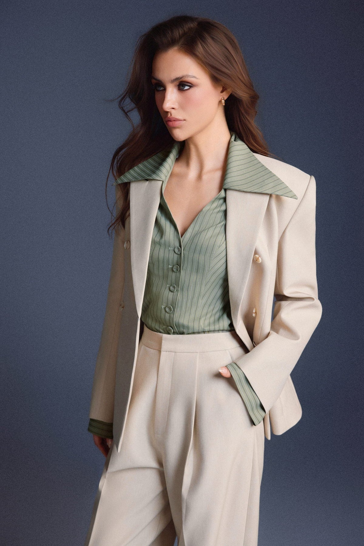 TAILORED CINCHED SHIRT
