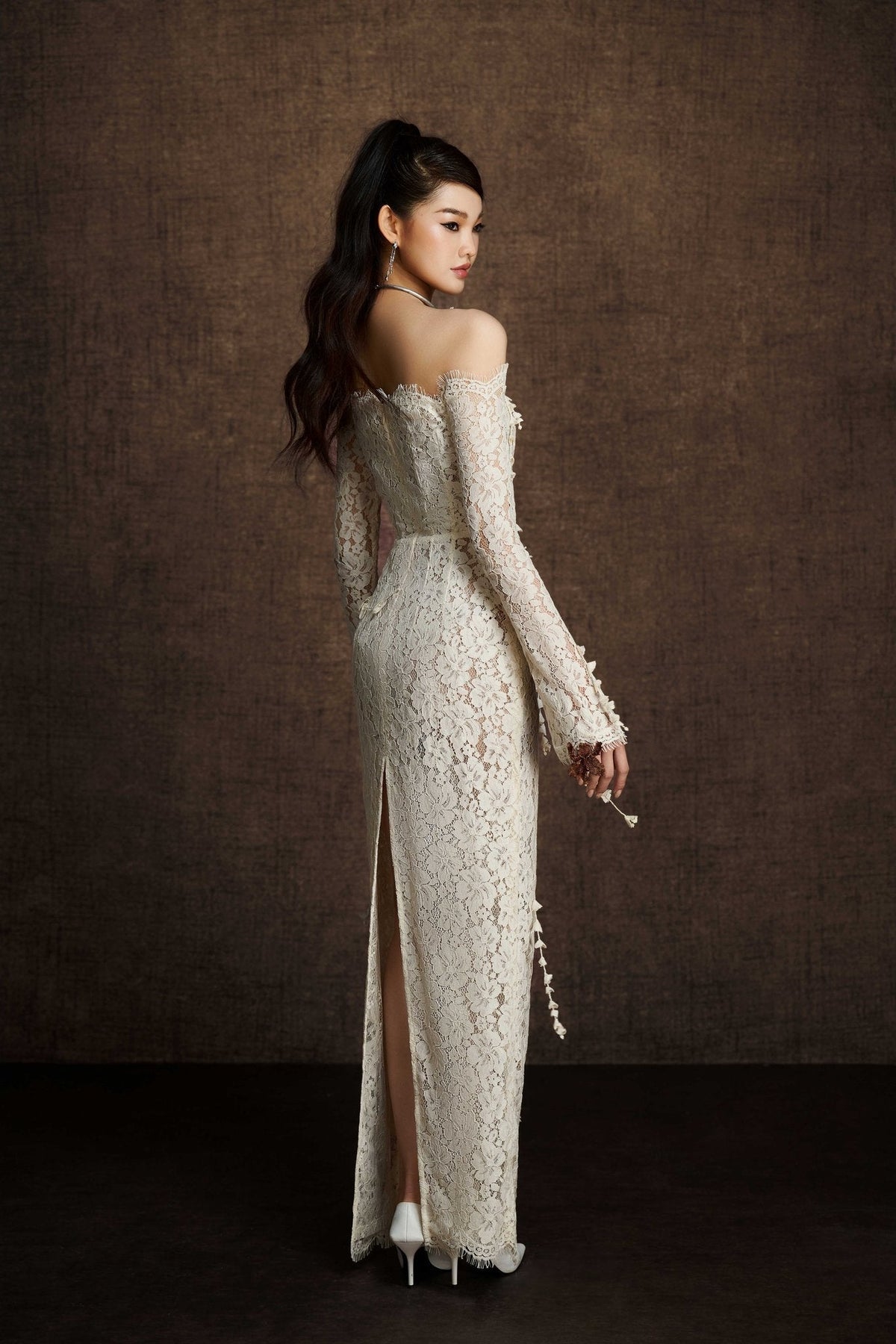 WHITE EMBROIDERED VINE DRESS
