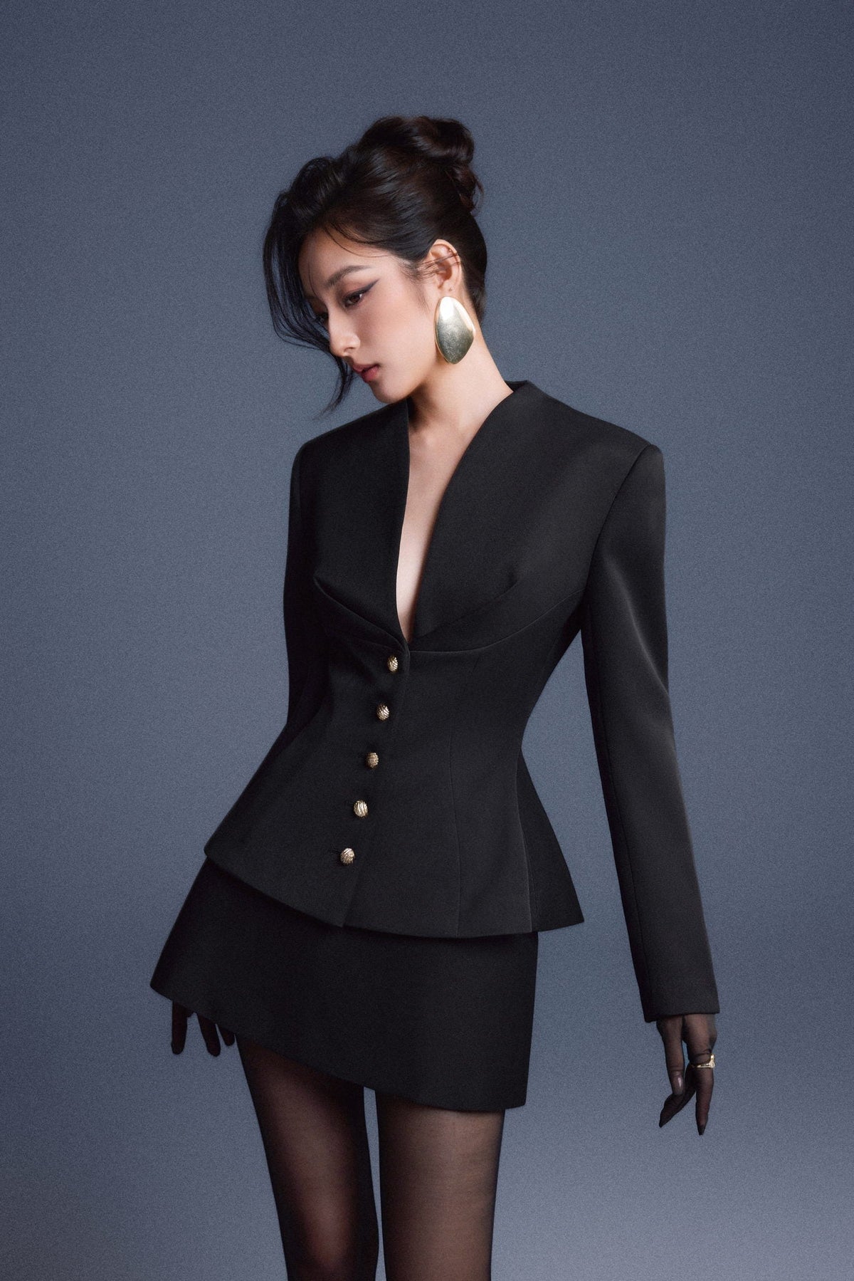BLACK FOLDED BUTTONS TOP