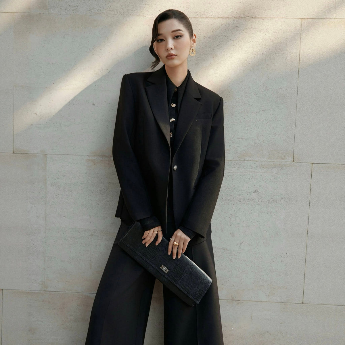BLACK SINGLE-BREASTED BLAZER