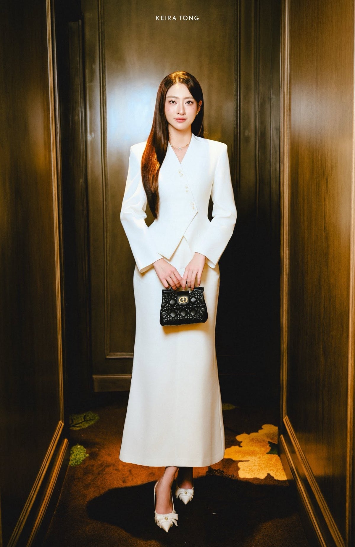 WHITE POINTED WRAP BLAZER