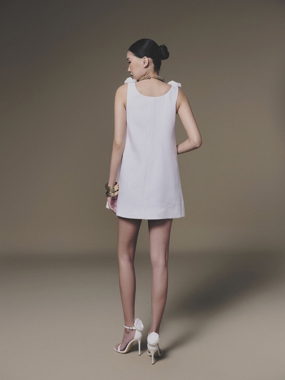 WHITE ROSELLIA DRESS