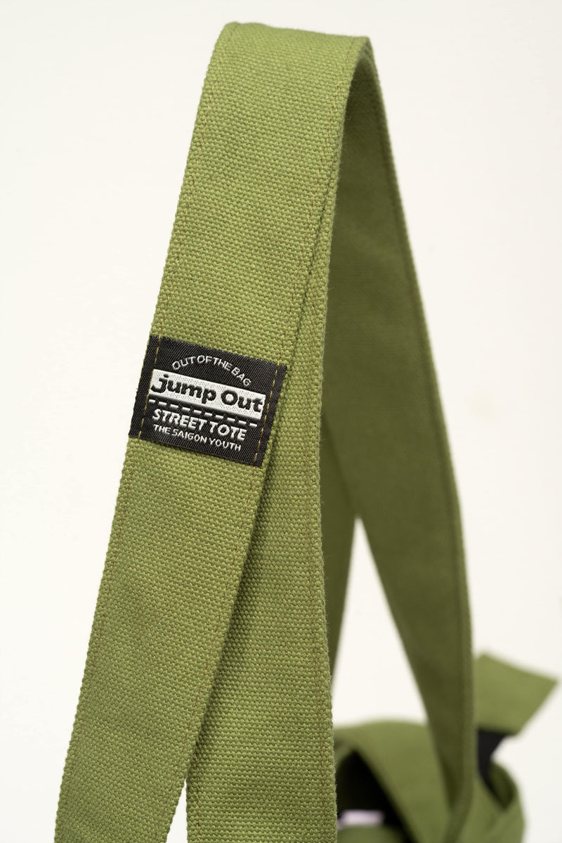 strap-3-tote-caliiste-green jump out astoud