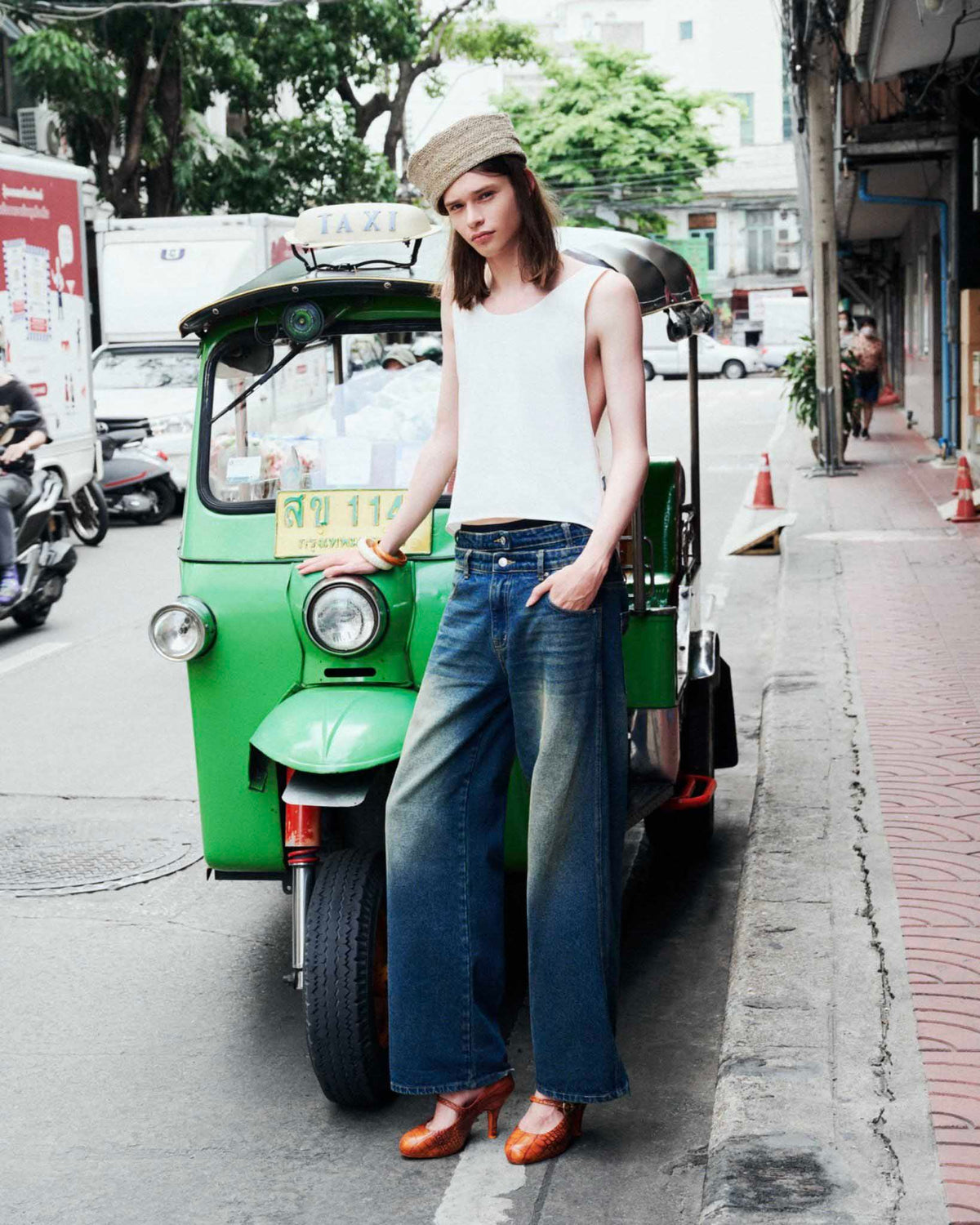 washed-jeans-relaxed-fit-straight-leg-unisex-blue-denim-white-splashes-lider-astoud
