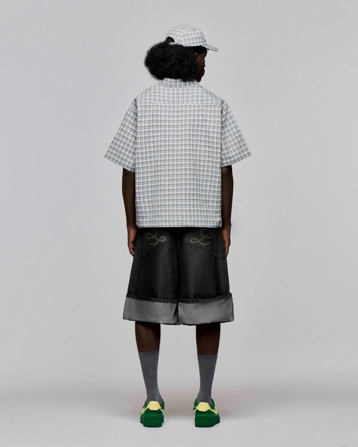 washed-black-overrolled-carpenter-shorts lider astoud
