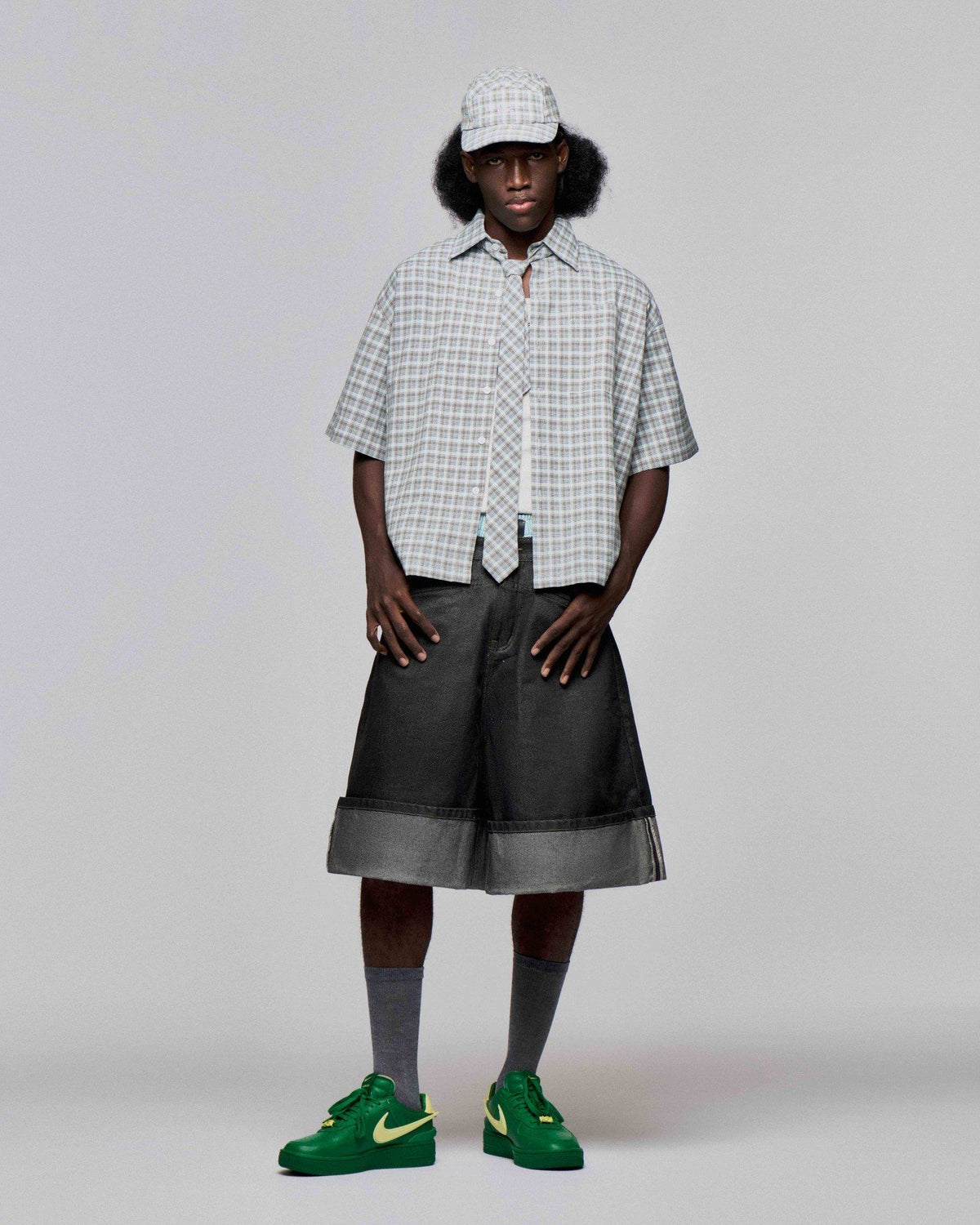 washed-black-overrolled-carpenter-shorts lider astoud