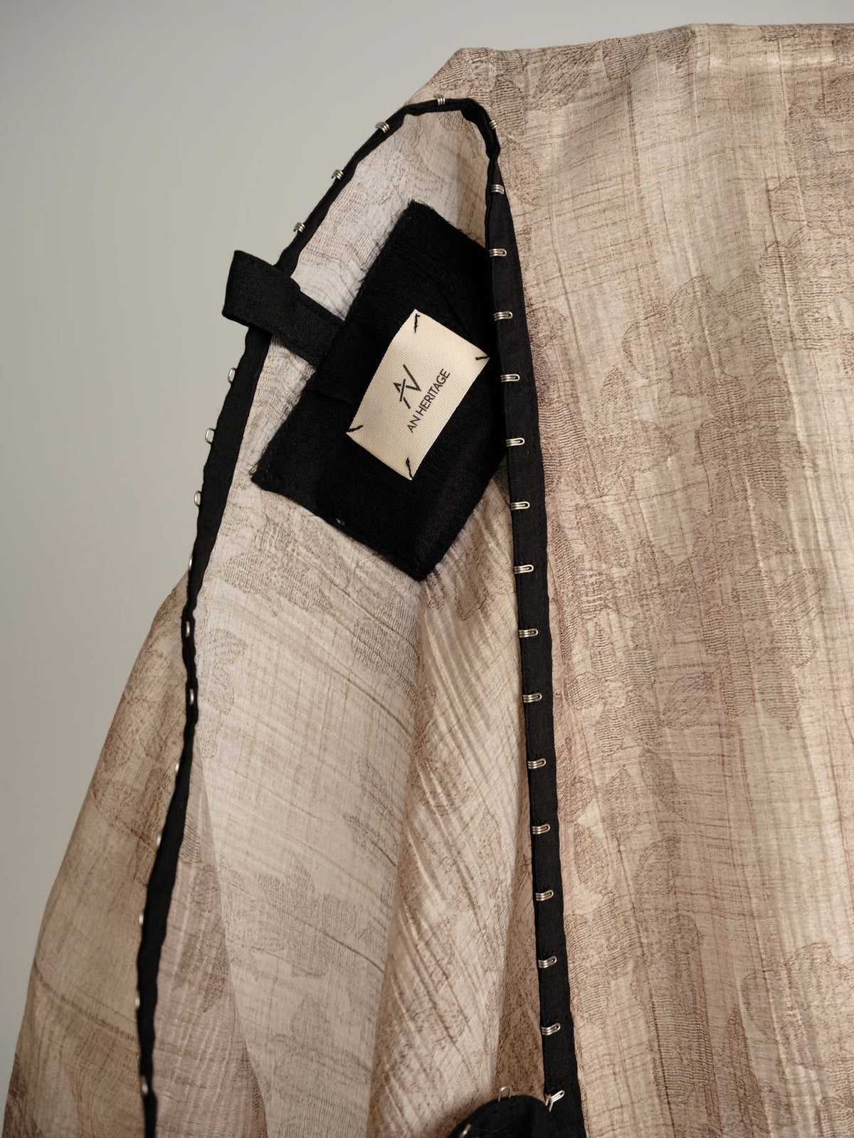 gray-bung-bien-robe-top an heritage astoud